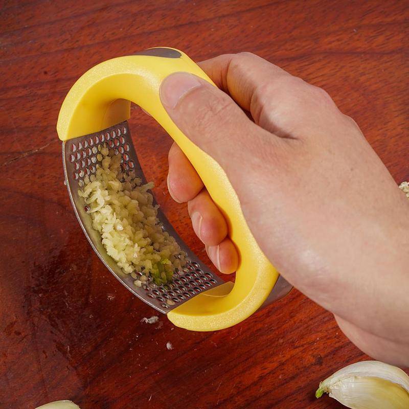 Stainless Steel Garlic Masher & Press – Manual Kitchen Tool for Garlic, Fruits & Vegetables