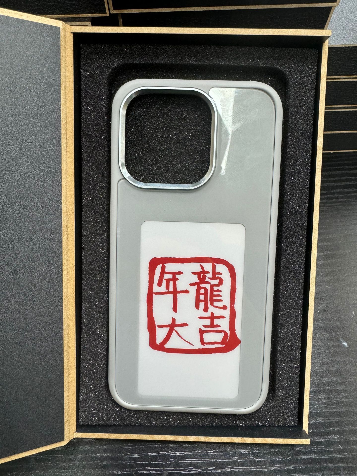 E-ink Screen Phone Case – Personalized Unlimited Screen Projection Cover