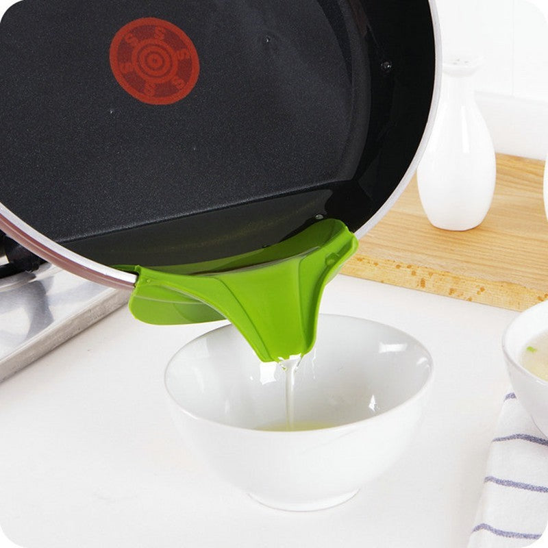 Silicone Clip-On Soup Funnel – No-Spill Liquid Pour Spout for Pots & Pans